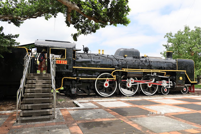 27公頃任你玩【宜蘭運動公園】火車、戰艦溜滑梯、鐵人搖椅、草地