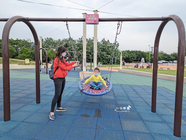 苗栗竹南獅山親子公園火炎山地景溜滑梯