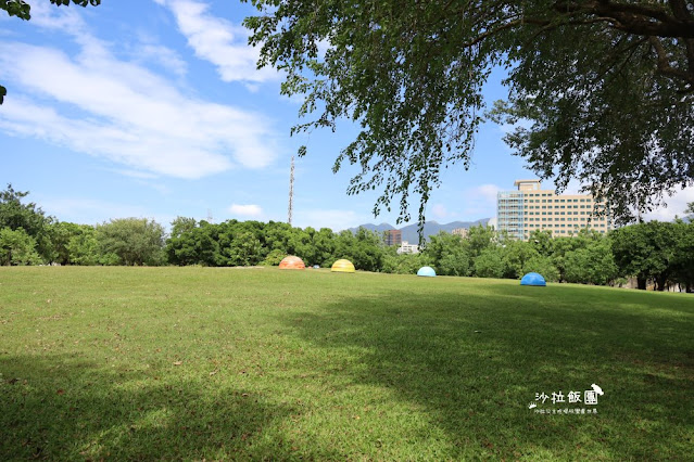 士林景點宇宙探險共融公園『美崙公園』不二良小鼠巨型公仔.溜滑梯.溜冰場