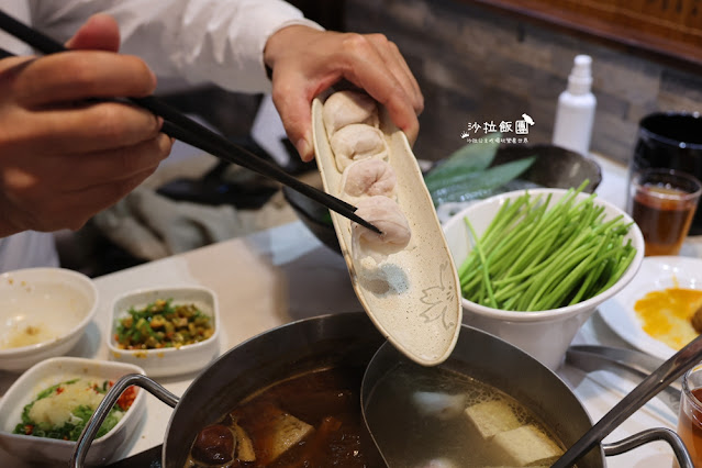 花蓮火鍋『將門來點辣麻辣鍋專門店』中國風裝潢空間、食材品質優，麻辣湯頭超好喝