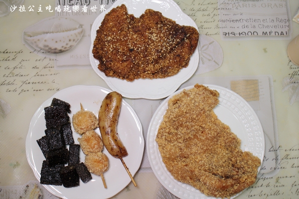 天母人氣美食『維縈家鄉碳烤雞排』士林夜市排隊小吃/天母市集對面