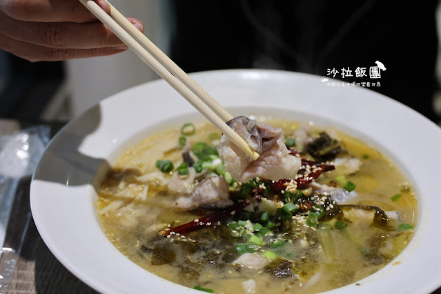 板橋美食『官小二酸菜魚』一個人也可以吃