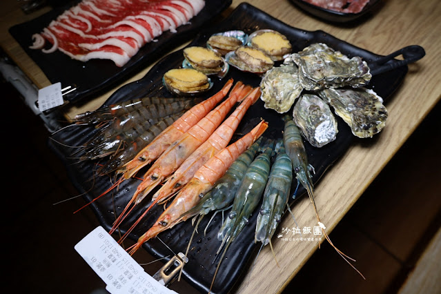 燒肉火鍋吃到飽店內居然有兒童遊戲區『千兵衛日式燒肉火鍋吃到飽』空間很大用餐很舒適