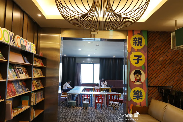 今夏最夯的海景露營房『福容大飯店淡水漁人碼頭』在房裡就可以露營，300坪遊戲室，全新打卡秘境河岸露台