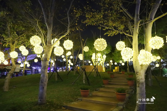 夜間免費入園、星光摩天輪等13種設施設施60元起玩到飽，晚上還可以看音樂焰火秀