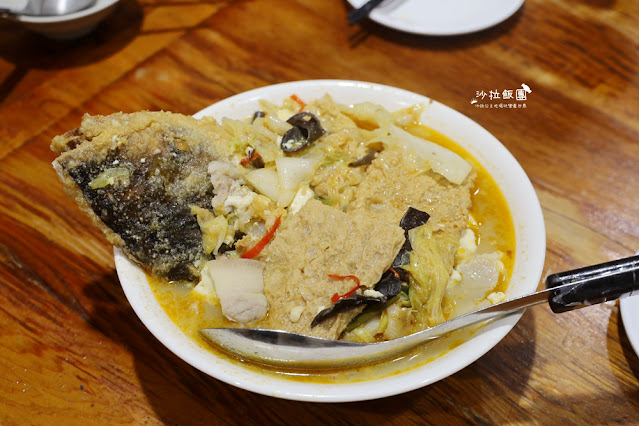 嘉義必吃人氣美食『林聰明沙鍋魚頭』連雞肉飯都好吃