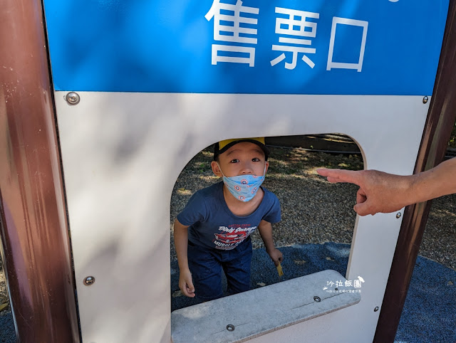 新北親子景點林口樂活公園捷運主題公園，4米高「車廂溜滑梯」超刺激