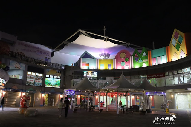 夜間免費入園、星光摩天輪等13種設施設施60元起玩到飽，晚上還可以看音樂焰火秀