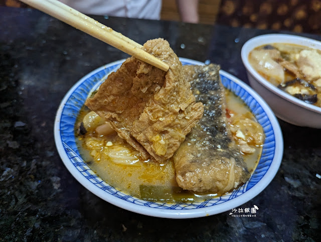 嘉義必吃人氣美食『林聰明沙鍋魚頭』連雞肉飯都好吃