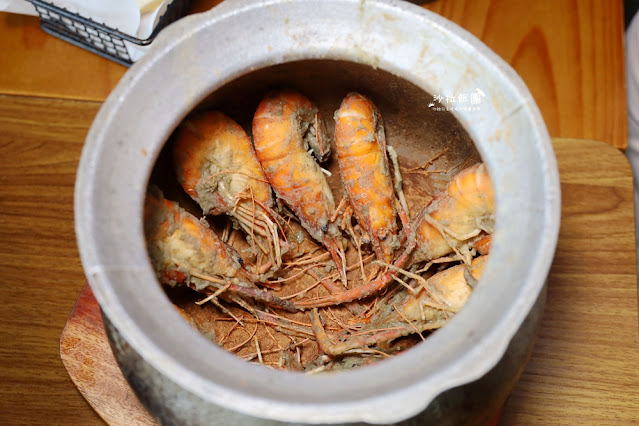 鴻龍宴台中超狂活蝦料理，大船霸氣開進餐廳