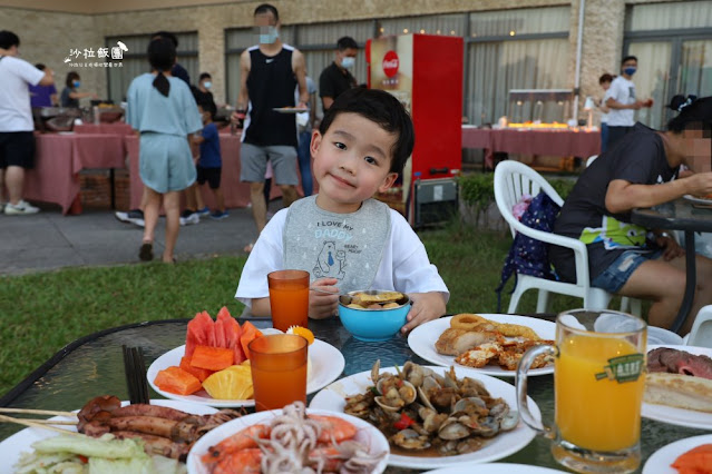 『南方莊園渡假飯店』不用遠赴峇里島戶外綠地BBQ來這裡體驗燒烤吃到飽