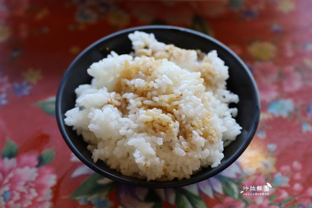 礁溪必吃脆皮多汁『火山爆發雞』免費豬油拌飯，吃完我都火山爆發了