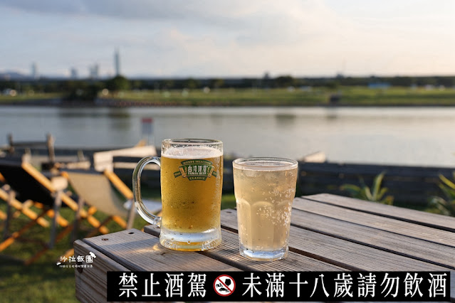 台北酒吧『M Club』不限時河岸酒吧，可以看夕陽、遠眺台北101夜景