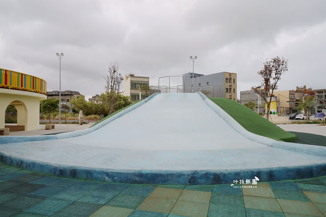 苑裡景點『灣麗親子公園』藺草攀爬場、農舍煙囪滑梯、樹屋遊戲場、脫穀戲砂區、小米洗腳池