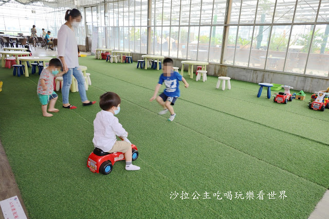 宜蘭礁溪景點『金車礁溪蘭園』親子景點/雨天備案/餵魚/門票可抵消費/狐獴