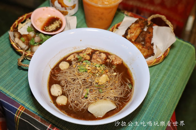 士林美食『哈哈羅55泰式船麵米粉湯(士林店)』菜單、泰式米粉湯、近士林夜市