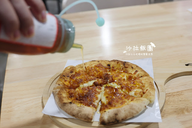 無人手工窯烤披薩『Yiguo Ramen 24H異國無人拉麵店-中山旗艦店』多種配菜、飲料免費加