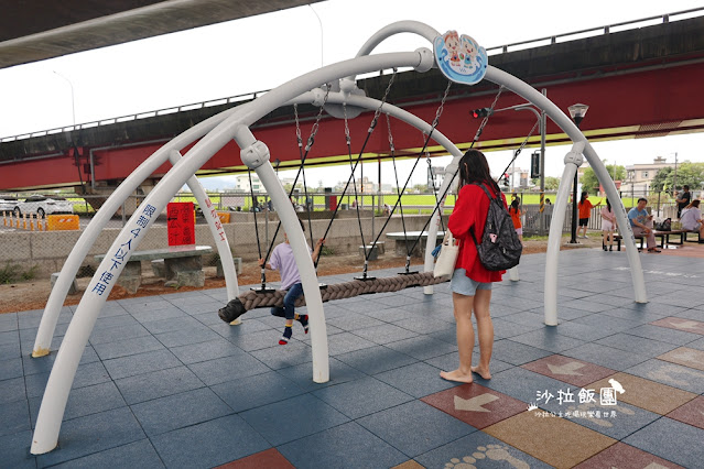 礁溪景點親子公園『二龍之心』龍舟造型溜滑梯