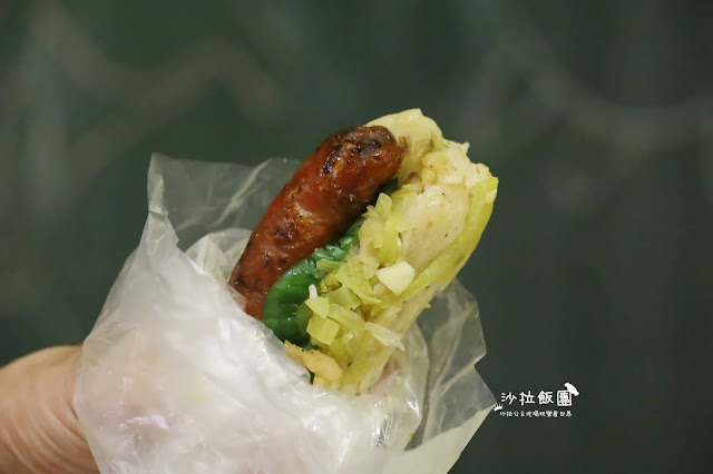 逢甲夜市美食『官芝霖大腸包小腸(逢甲店)』排隊人氣小吃/多種口味/老店