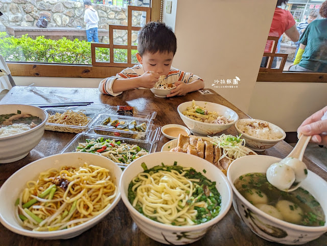 苗栗美食三灣鵝肉，每天都在排隊，不給訂位用餐時段都客滿