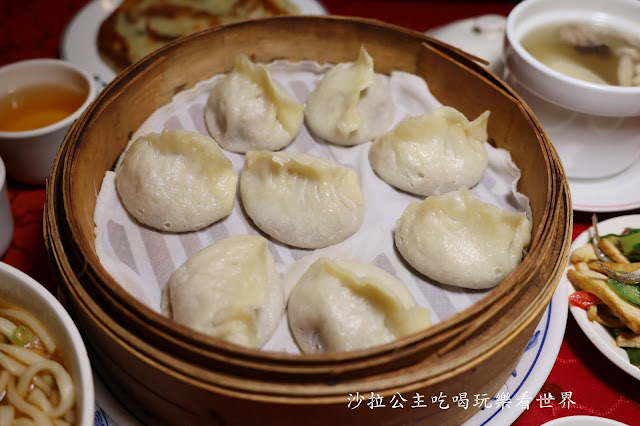 西門町美食.60年老店『一條龍餃子館』牛肉麵.菜單.捷運西門站