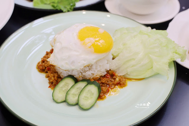 宜蘭景點黑RURU CAFE，來用餐還可以順便餵羊不用再找景點