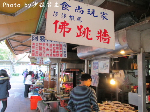 慈聖宮(Tsu-Sheng Temple)：大同區「慈聖宮小吃街」大稻埕