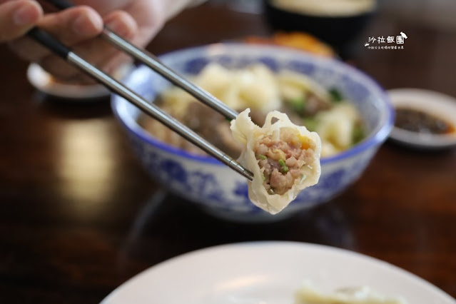 苗栗苑裡人氣美食『大鼎夏荷牛肉麵館』水上玻璃屋豪宅吃牛肉麵、豆花吃到飽