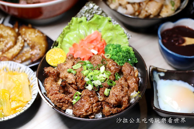 基隆燒肉/基隆美食『牛丁次郎坊x深夜裡的和魂燒肉丼x基隆廟口支店』免費雞白湯