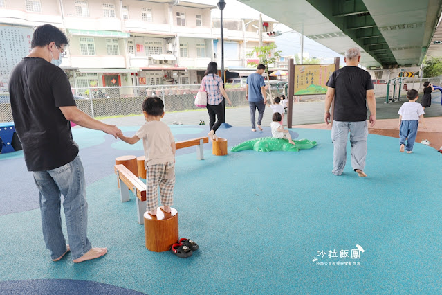 礁溪景點親子公園『二龍之心』龍舟造型溜滑梯