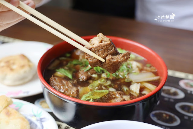 南投中興新村美食『梅園餡餅粥』用餐時間一位難求，40年老店