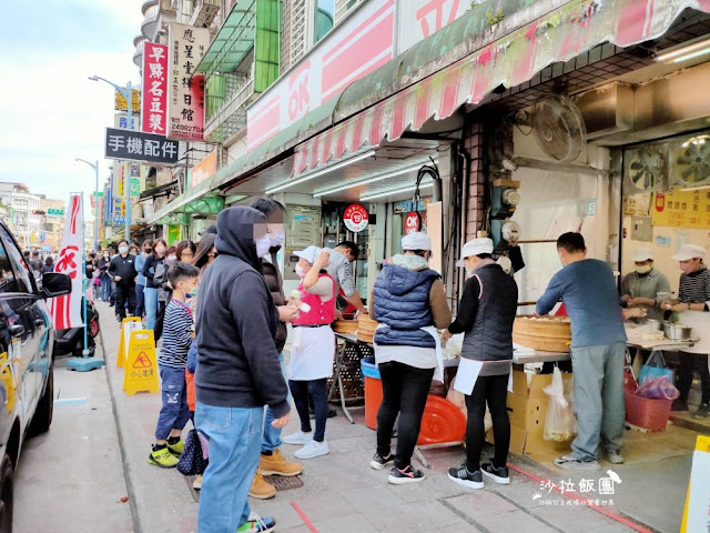 金山排隊美食『金山王肉包』排到看不到盡頭真的有那麼好吃？！