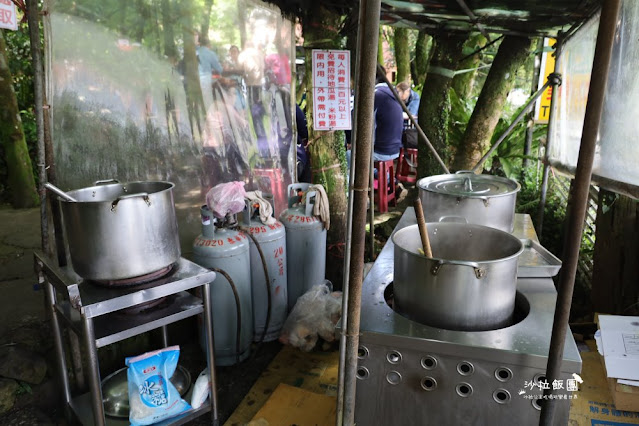 竹子湖美食『山園野菜餐廳』森林系土雞城、內用地瓜湯、米粉湯吃到飽