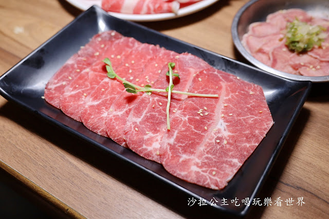 板橋燒烤吃到飽『燒惑日式炭火燒肉店(板橋店)』瓶裝啤酒無限暢飲/壽星雪花黑牛蛋糕/打卡優惠/捷運新埔站