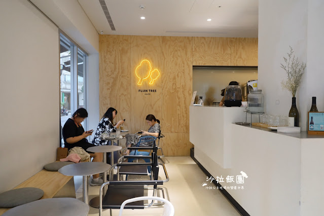 中山區咖啡廳『富錦樹咖啡Fujin Tree Cafe中山店』銀灰色調