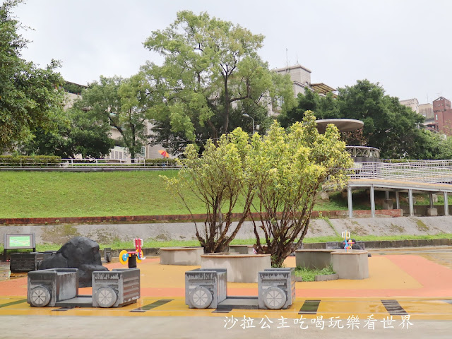 【木柵特色公園】道南河濱共融式遊戲區『火車主題親子公園』北市最大