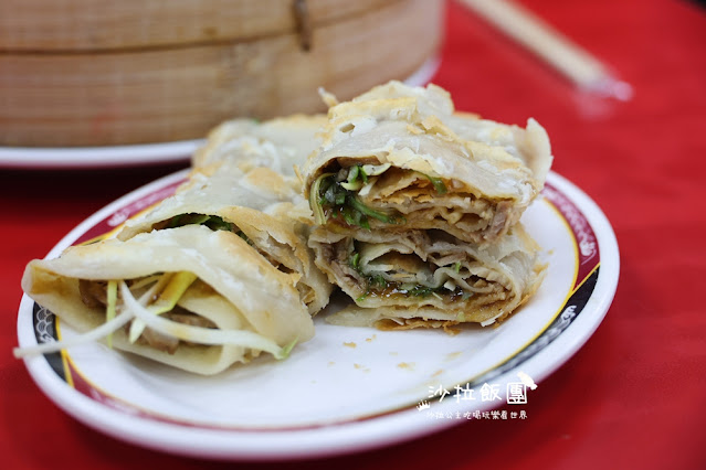 高雄苓雅美食『厚得福湯包麵食專賣店』紅茶、豆漿免費喝，平日也要排隊