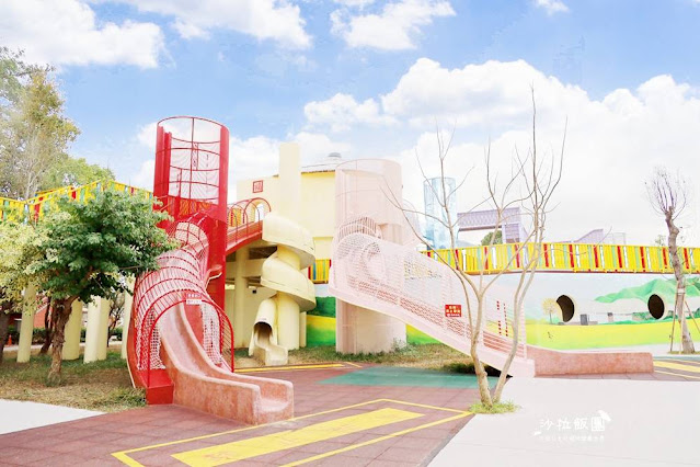 苑裡景點『灣麗親子公園』藺草攀爬場、農舍煙囪滑梯、樹屋遊戲場、脫穀戲砂區、小米洗腳池