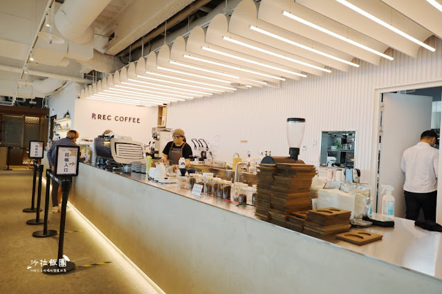 台中咖啡『REC COFFE旗艦店』點一杯咖啡就可以享有26樓高空景觀咖啡廳