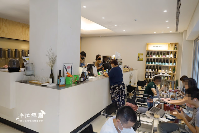 中山區咖啡廳『富錦樹咖啡Fujin Tree Cafe中山店』銀灰色調