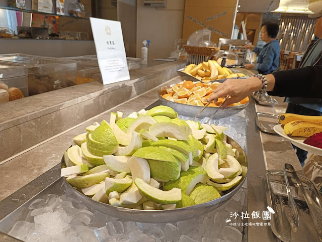 高雄住宿『義大皇家酒店』泳池、摩天輪