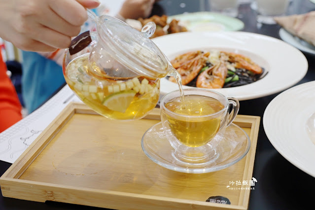 宜蘭景點黑RURU CAFE，來用餐還可以順便餵羊不用再找景點