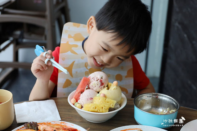 高雄吃到飽『漢來海港自助餐廳漢來店』晚餐爽吃四小時吃到飽超高景觀餐廳