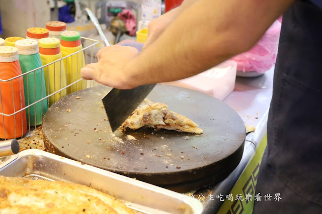 逢甲夜市美食『逢甲丹丹蔥油餅』銅板美食/9種口味