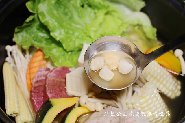 台北海鮮火鍋推薦『竹苑shabu』吃火鍋有生魚片.鰻魚飯.金條和牛握壽司.開胃菜無限供應捷運忠孝復興站