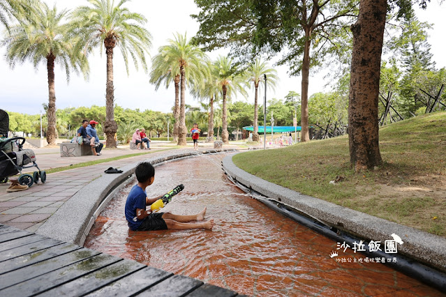 苗栗景點『頭份運動公園』水漾步道、沙坑、溜滑梯，苗栗版的大安森林公園