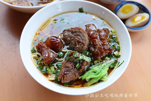 宜蘭頭城必吃排隊美食『龍記牛肉麵』限量牛三寶麵晚來吃不到