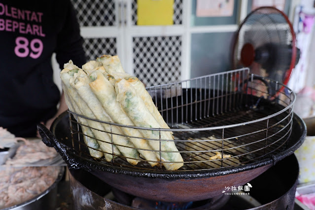 宜蘭頭城在地人吃的人氣美食『春捲伯』蝦餅、春捲