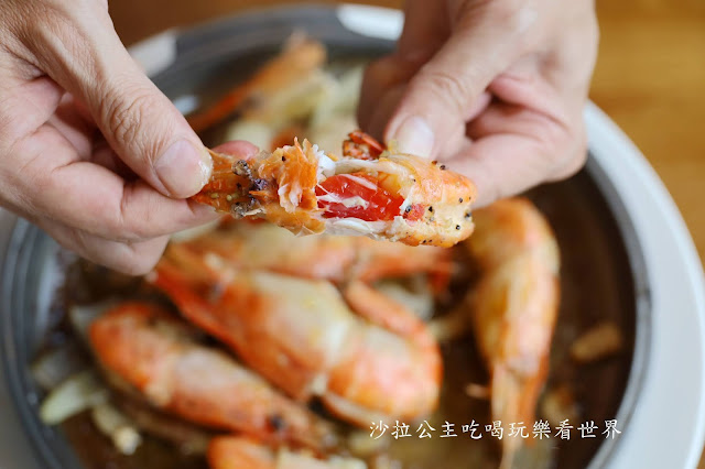 鴻龍宴台中超狂活蝦料理，大船霸氣開進餐廳