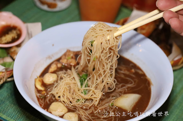 士林美食『哈哈羅55泰式船麵米粉湯(士林店)』菜單、泰式米粉湯、近士林夜市